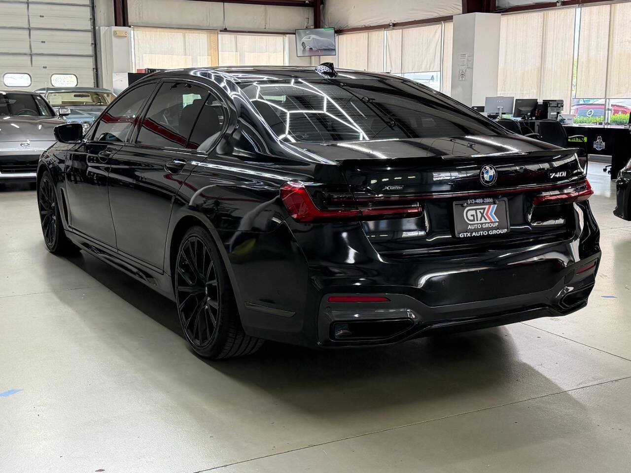 Used 2020 BMW 740i xDrive w/ M Sport Package AWD/4WD image 4