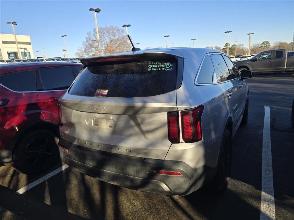 Used 2022 Kia Sorento LX image 5