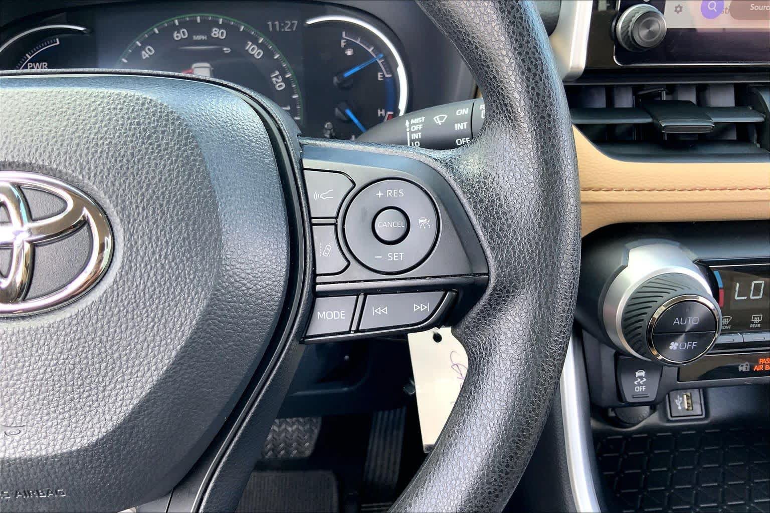 Certified 2025 Toyota RAV4 LE AWD/4WD image 24