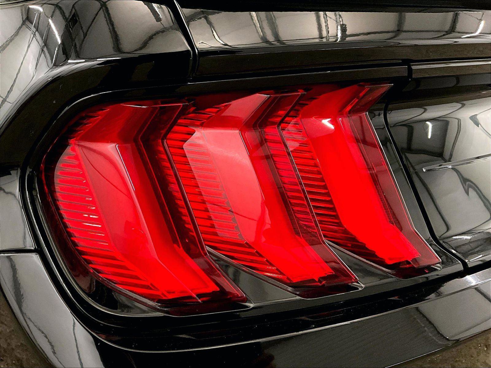 Certified 2018 Ford Mustang GT w/ GT Performance Package image 28