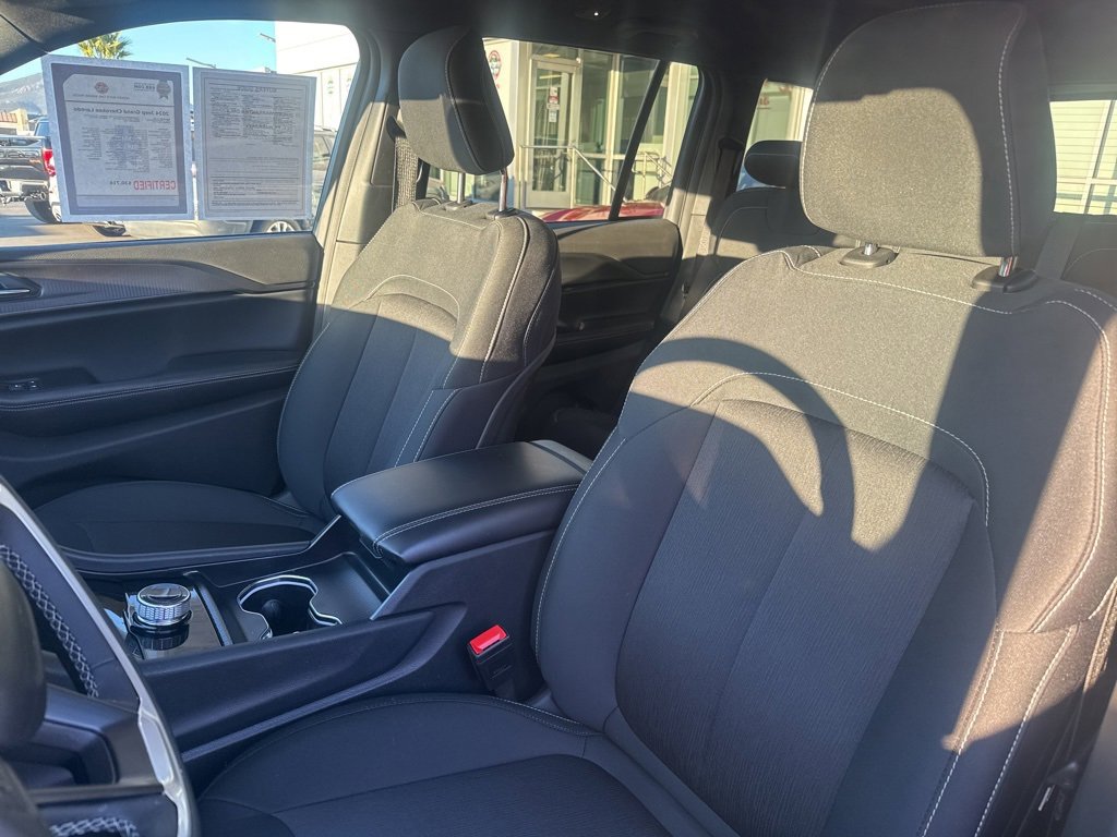 Certified 2024 Jeep Grand Cherokee Laredo w/ Luxury Tech Group I image 14