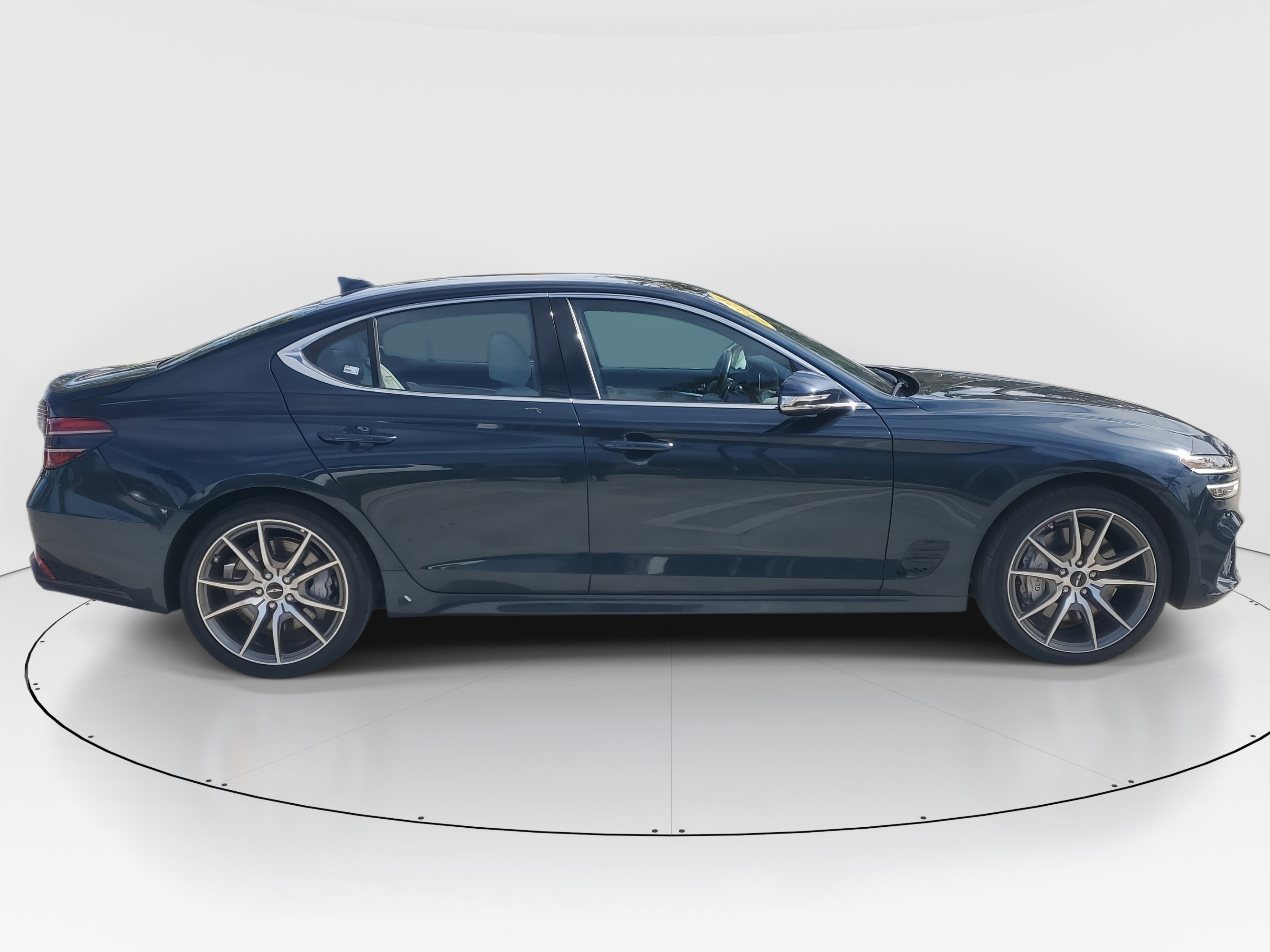 Used 2025 Genesis G70 2.5T image 2