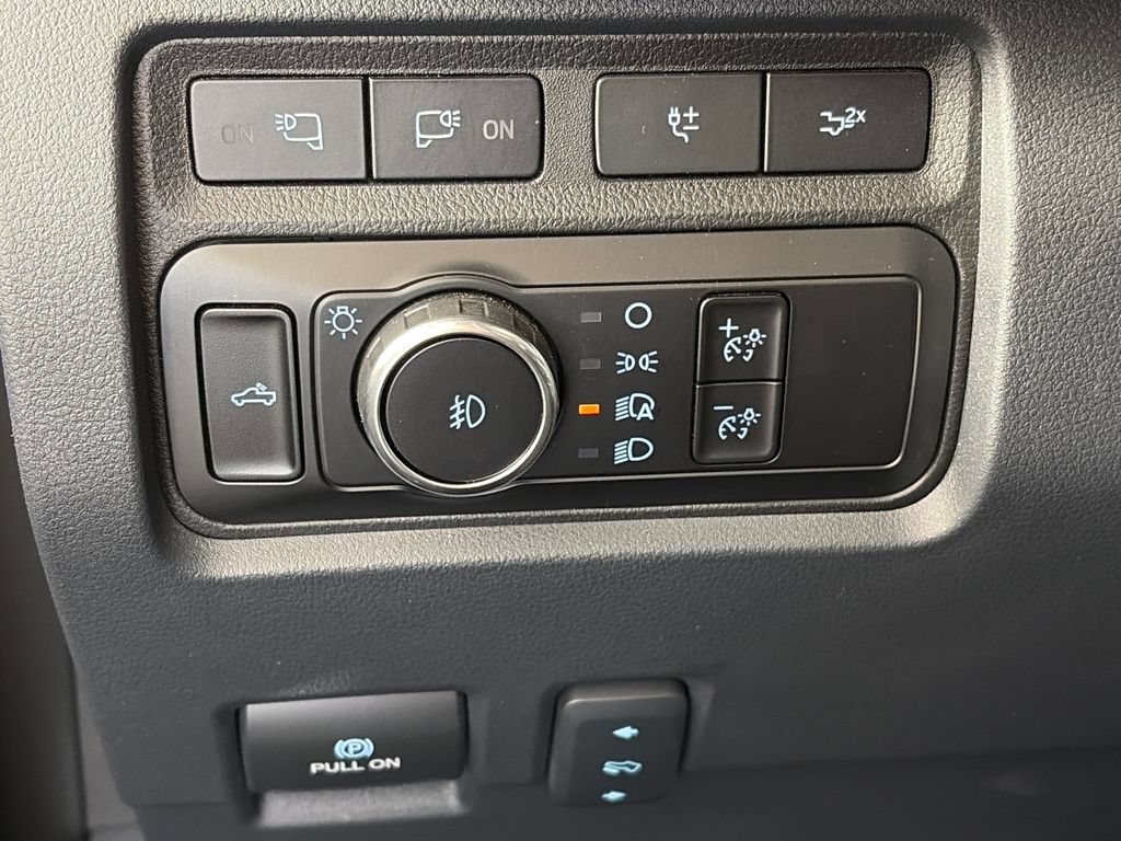 Used 2023 Ford F250 Lariat w/ Lariat Ultimate Package AWD/4WD image 25
