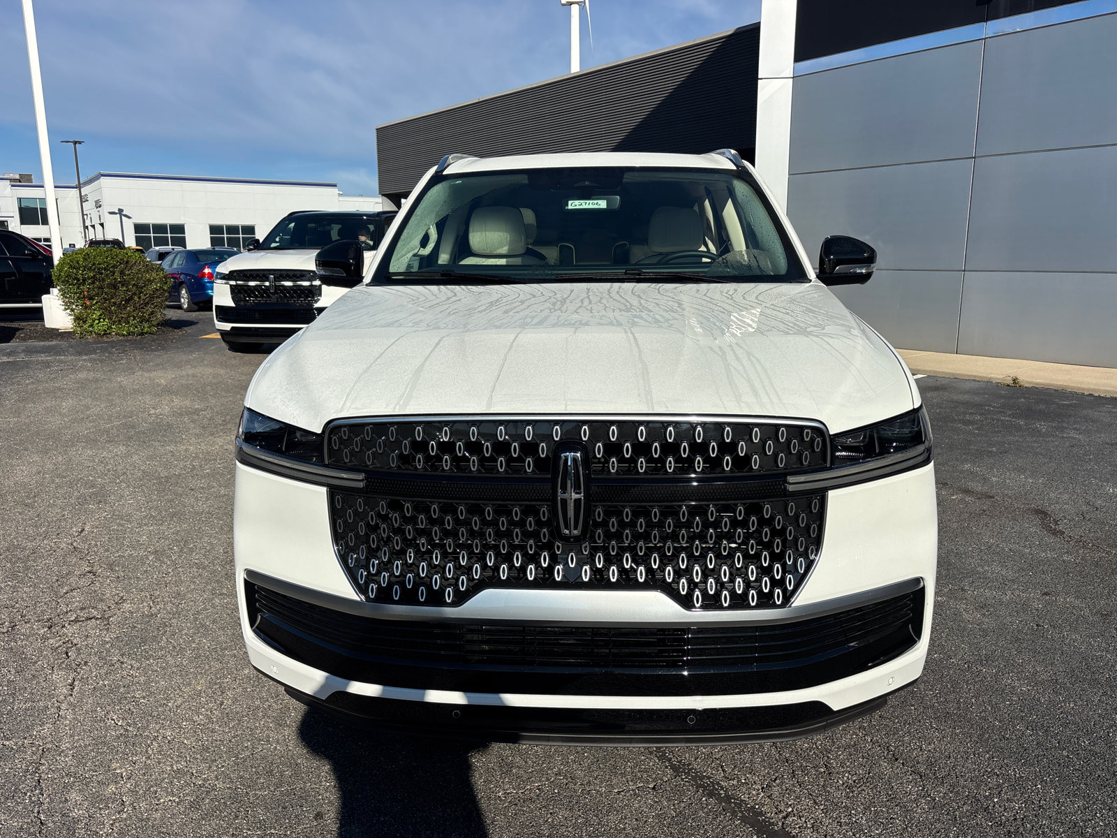 New 2027 Lincoln Navigator Reserve AWD/4WD image 2