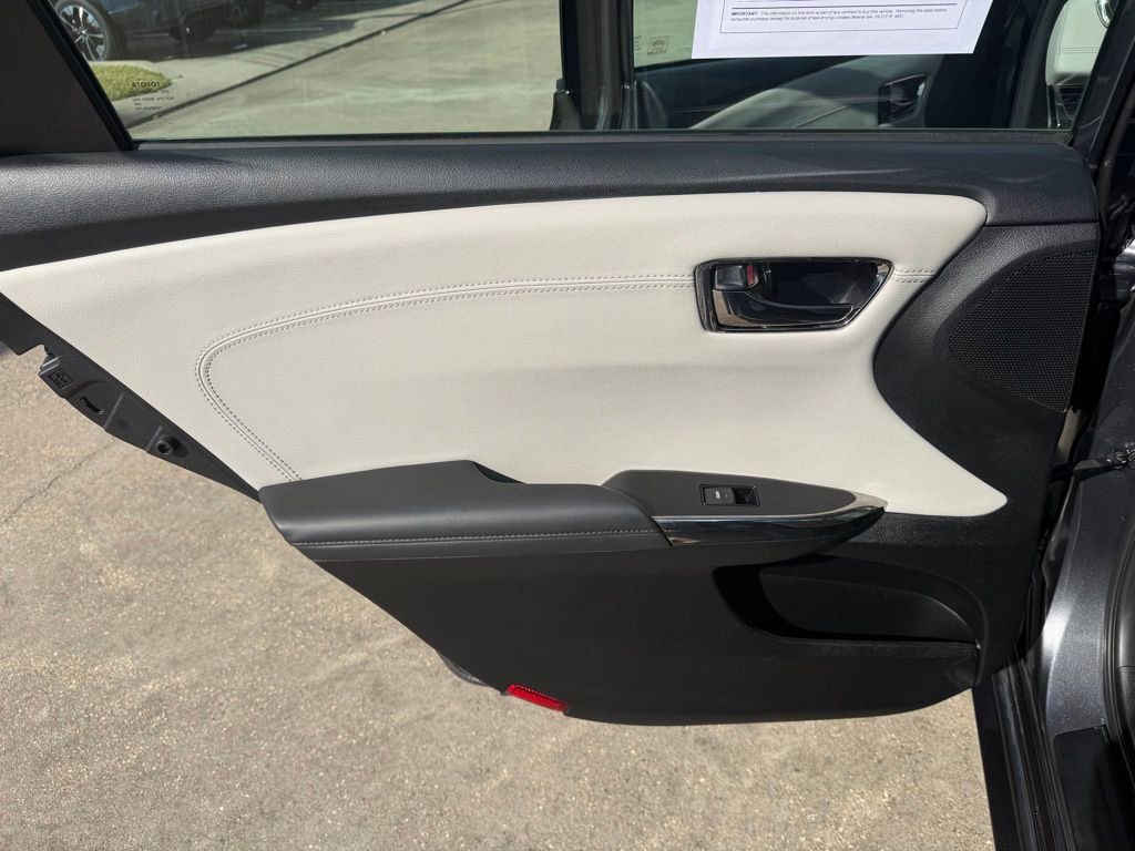 Used 2018 Toyota Avalon XLE Premium image 13