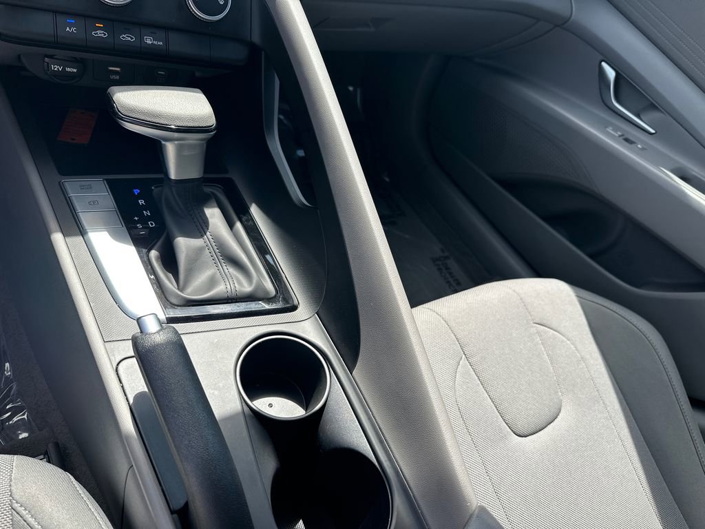 Used 2025 Hyundai Elantra SE image 31