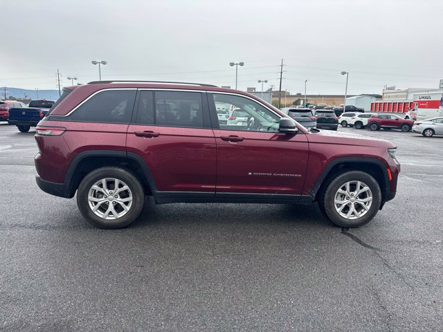 Used 2023 Jeep Grand Cherokee Limited AWD/4WD image 4