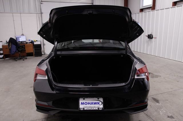 Used 2023 Hyundai Elantra SEL image 21