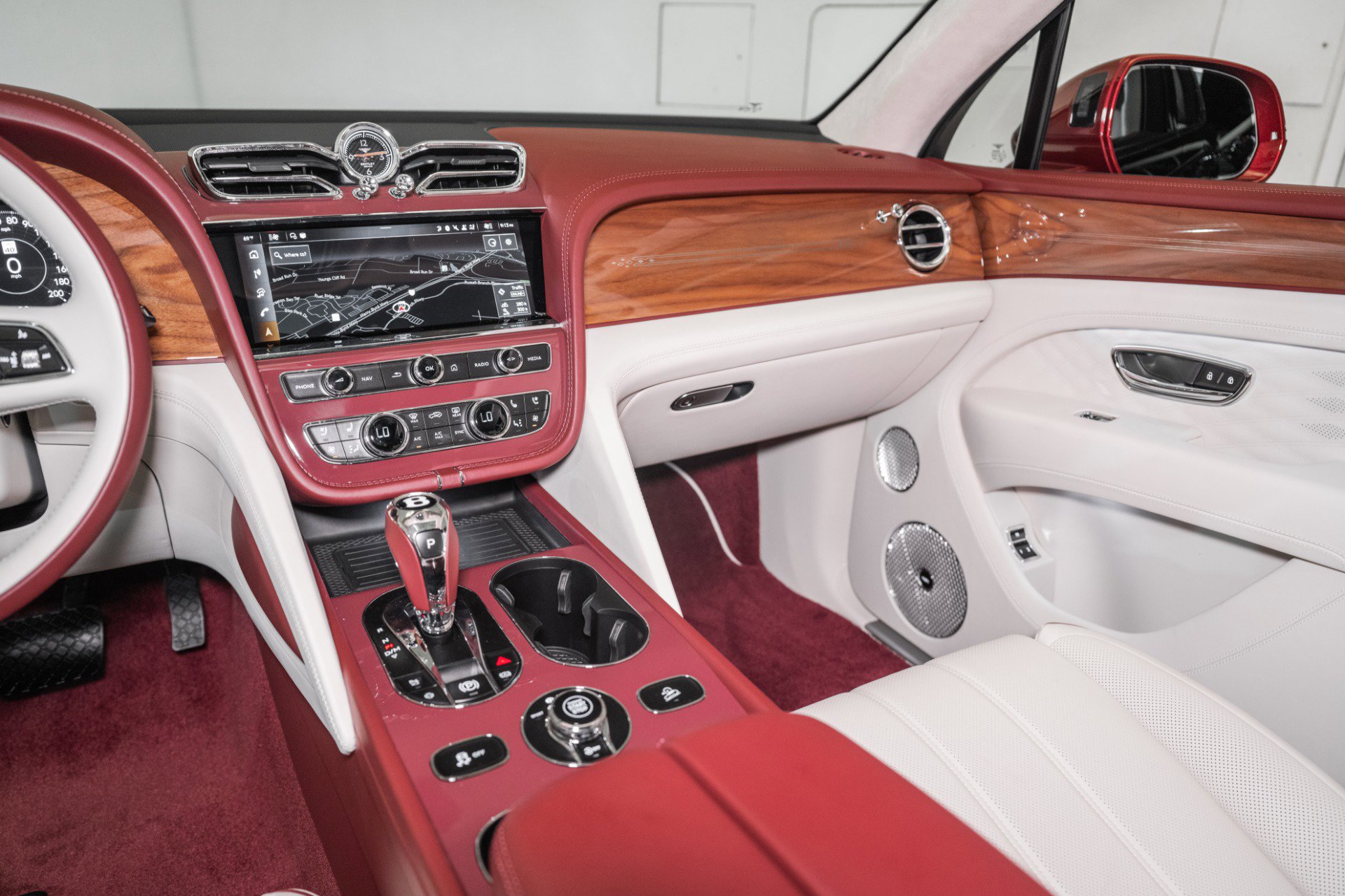 New 2025 Bentley Bentayga image 32