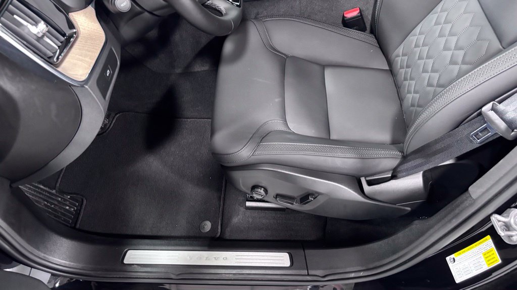 Certified 2026 Volvo XC60 B5 Plus AWD/4WD image 11