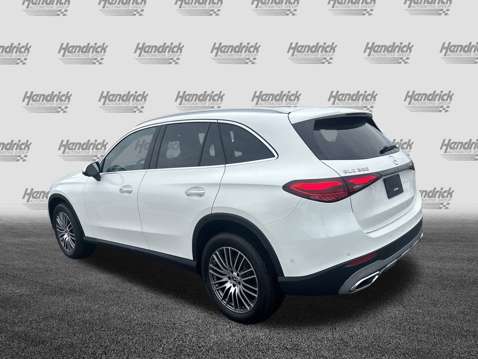 Used 2025 Mercedes-Benz GLC 300 4MATIC w/ Driver Assistance Package image 8