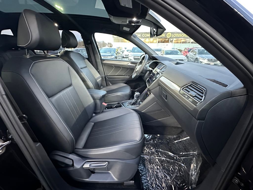 Used 2024 Volkswagen Tiguan SE R-Line image 24