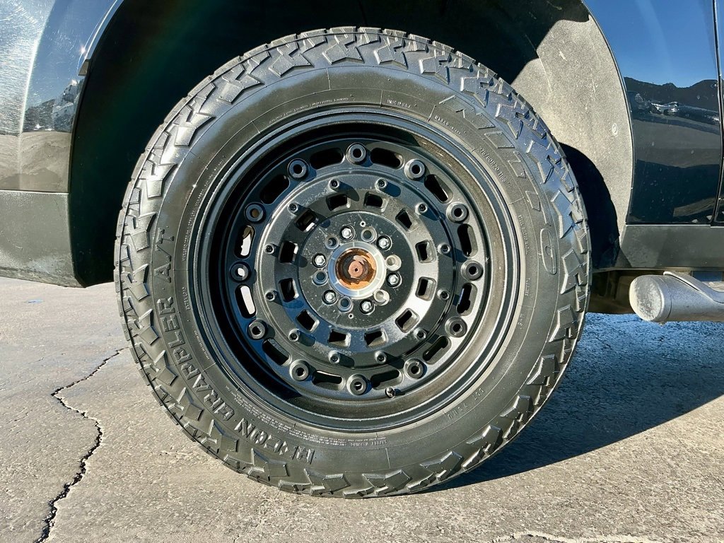 Used 2023 Chevrolet Suburban Z71 w/ Luxury Package image 21