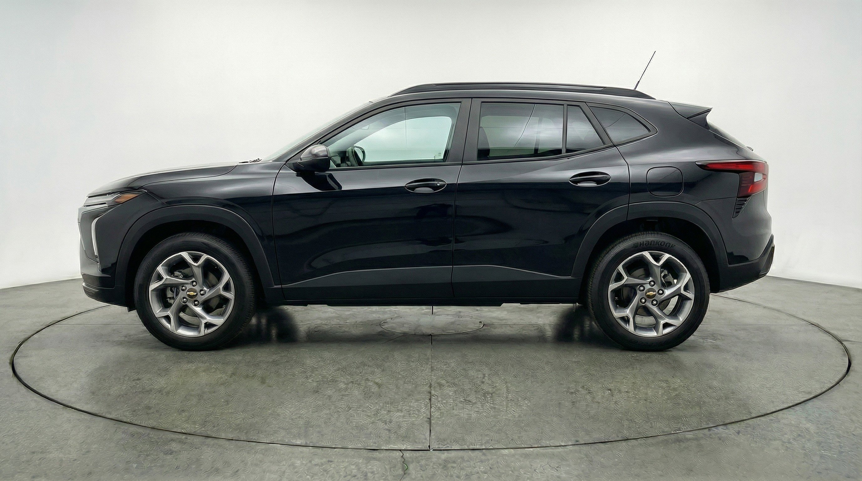 Used 2025 Chevrolet Trax LT image 5