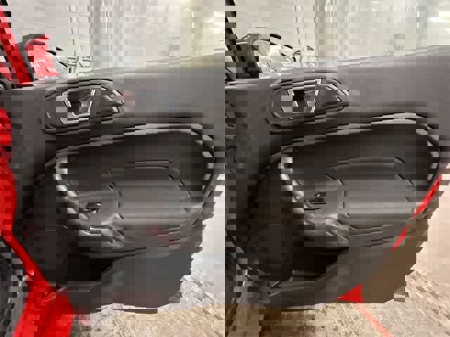 Used 2014 Ford Fiesta SE w/ Equipment Group 201A image 19