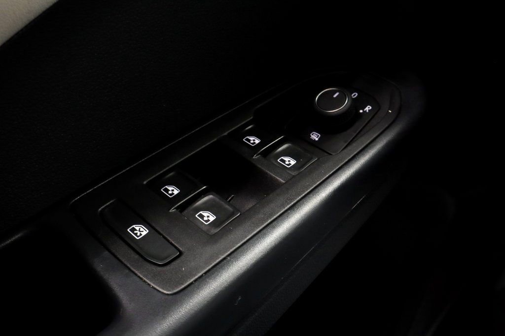 Used 2025 Volkswagen Taos SE image 26