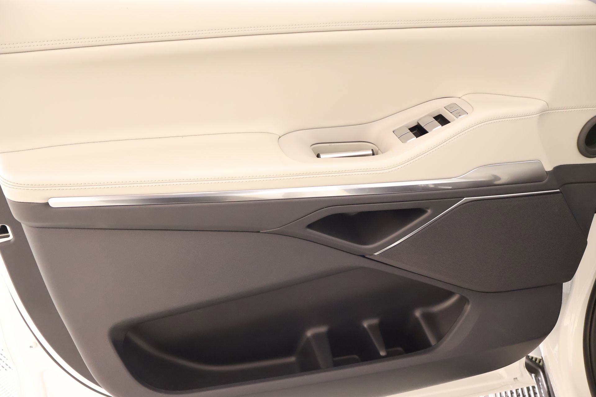 New 2026 Lincoln Navigator Premiere AWD/4WD image 17