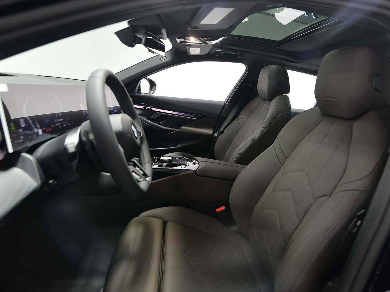 New 2027 BMW 530i xDrive w/ M Sport Package AWD/4WD image 8