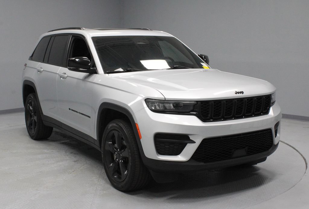 Used 2023 Jeep Grand Cherokee Altitude AWD/4WD image 1