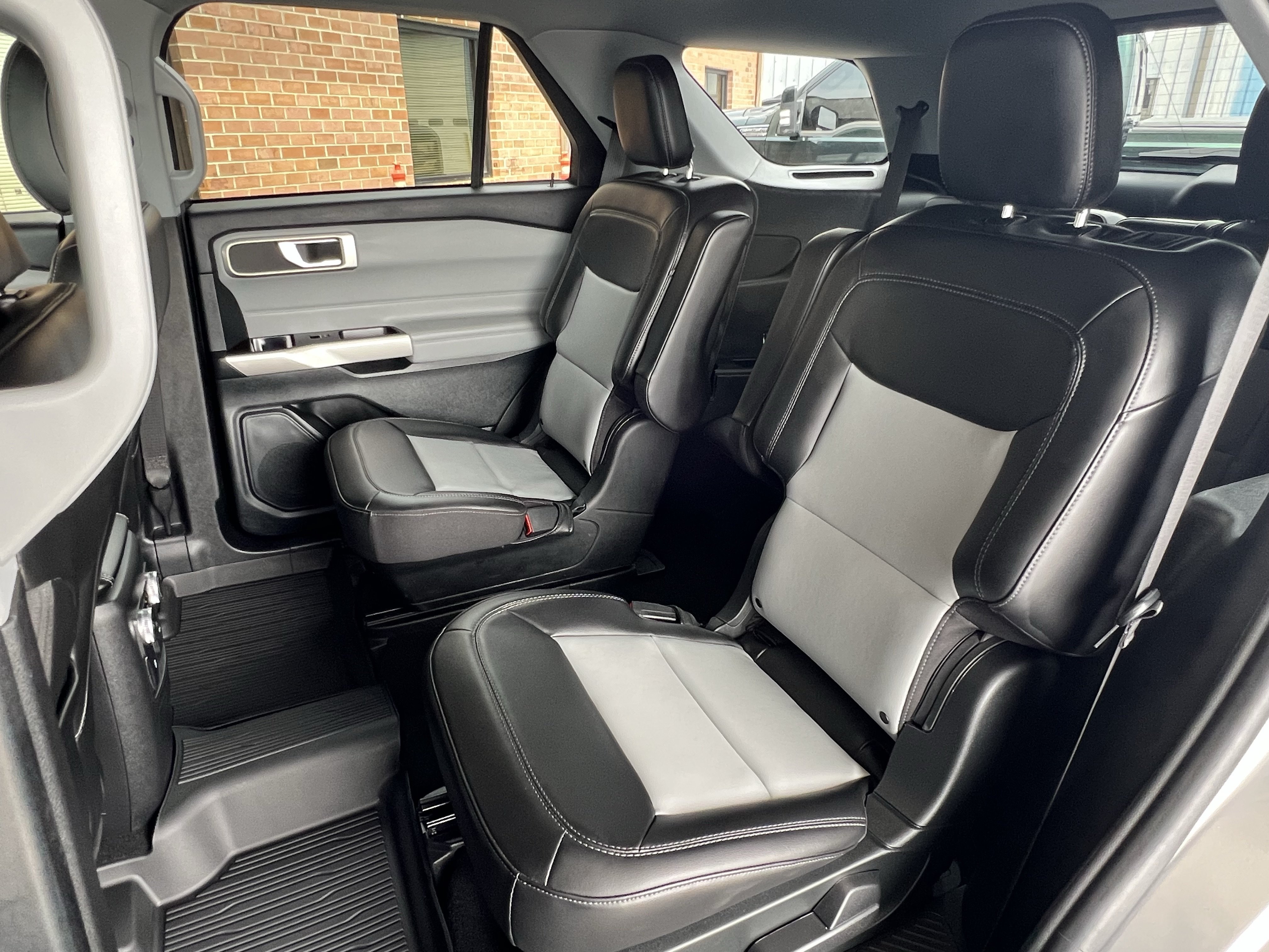 Used 2023 Ford Explorer XLT w/ Equipment Group 202A AWD/4WD image 19