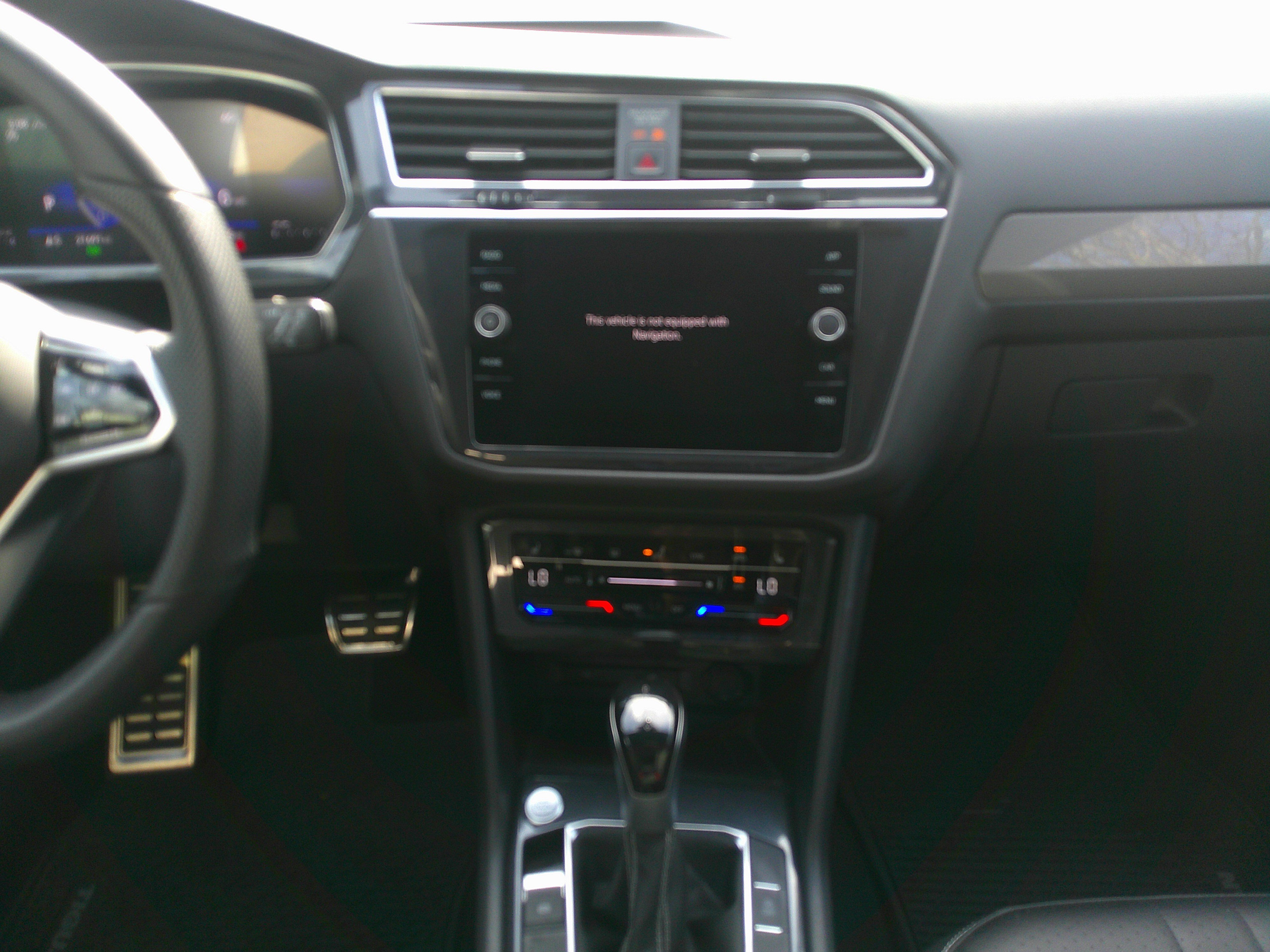 Used 2024 Volkswagen Tiguan SE R-Line image 30