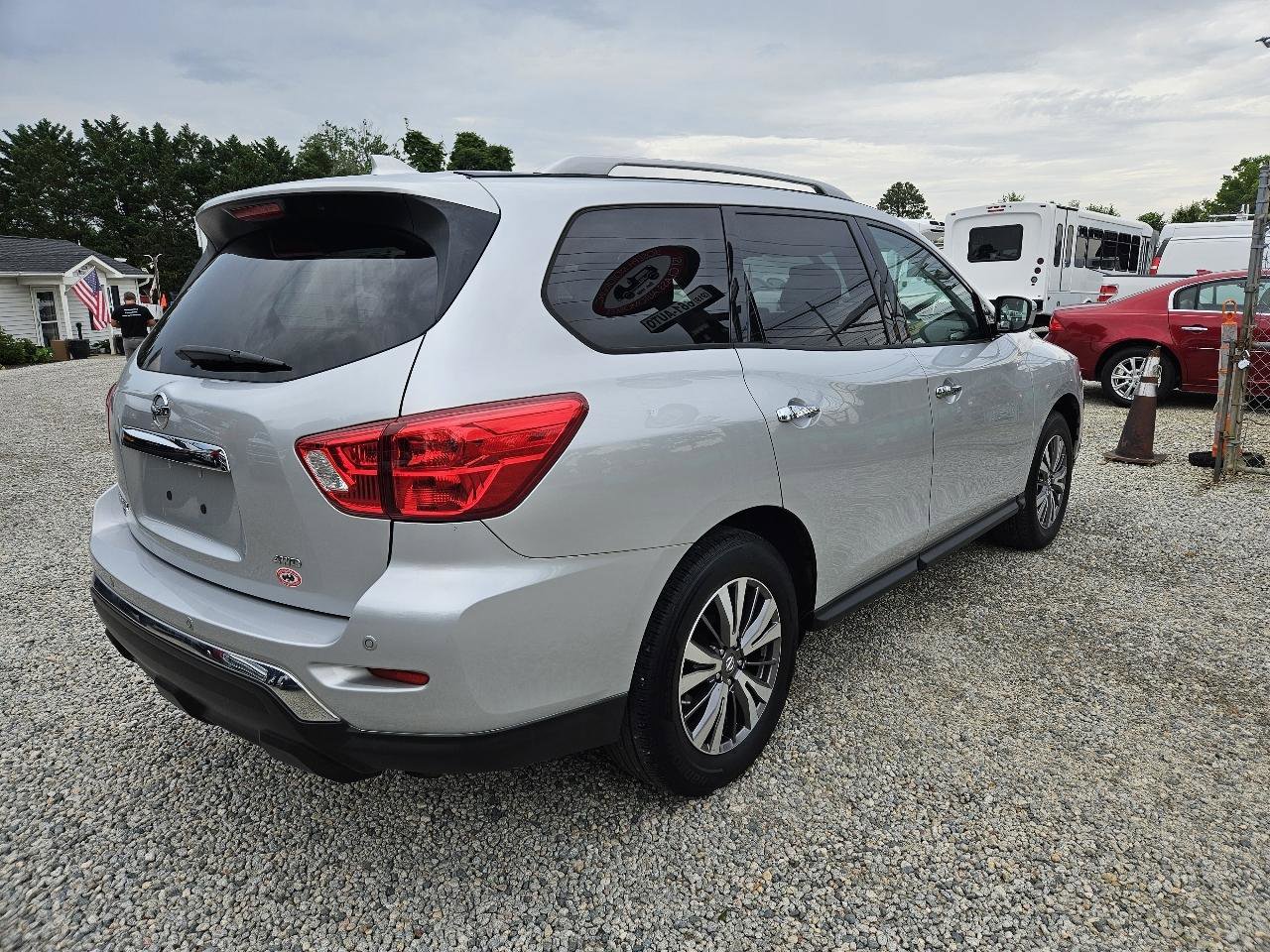 Used 2019 Nissan Pathfinder S AWD/4WD image 5