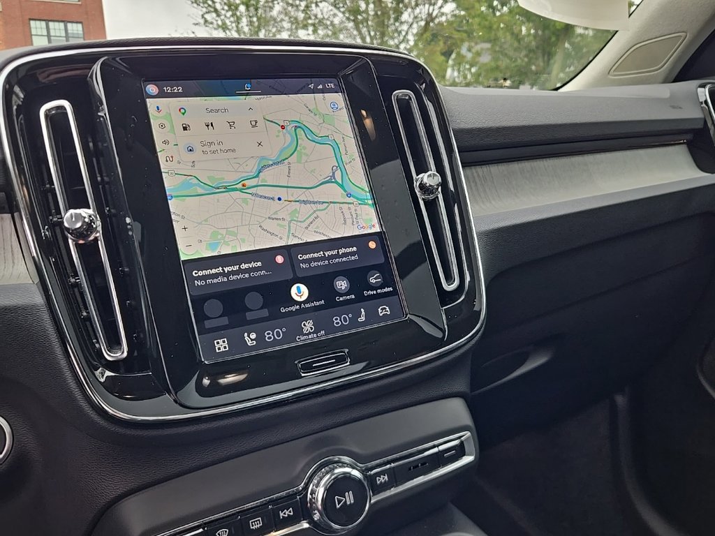 Certified 2025 Volvo XC40 B5 Ultra AWD/4WD image 22