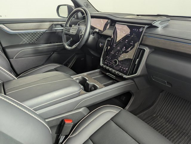 Used 2025 GMC Acadia Denali image 30