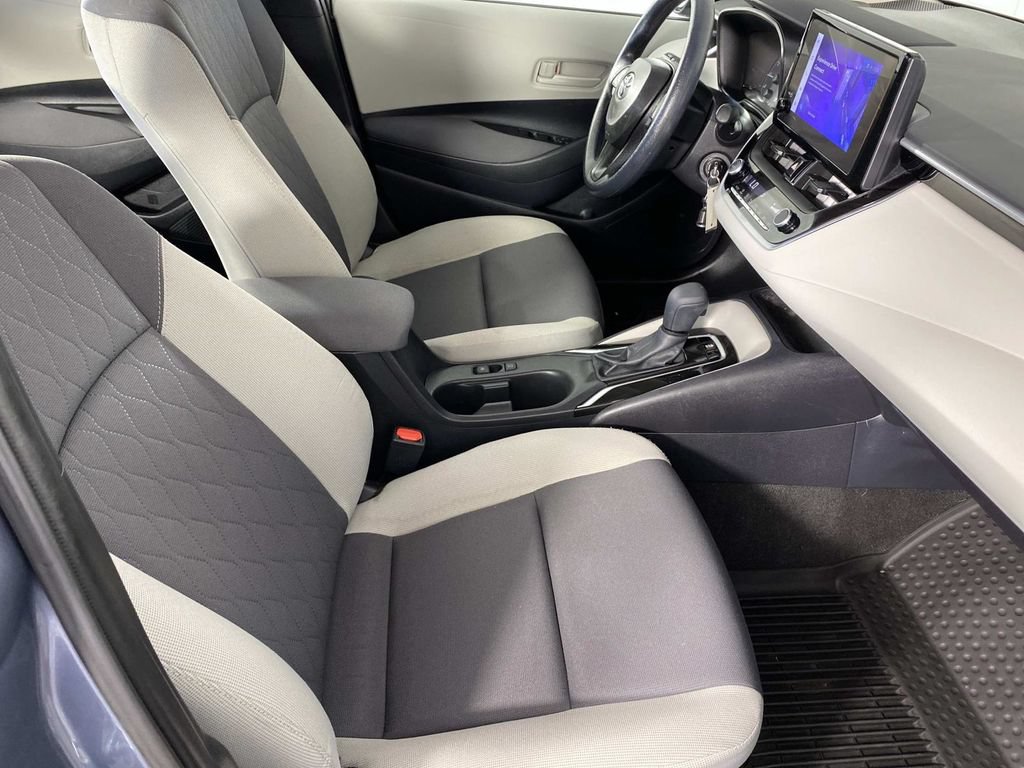 Used 2025 Toyota Corolla LE FWD image 11