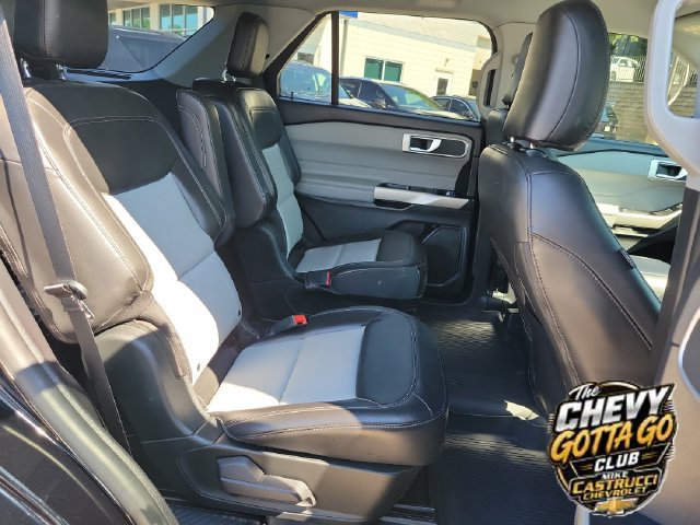 Used 2022 Ford Explorer XLT w/ Equipment Group 202A AWD/4WD image 27