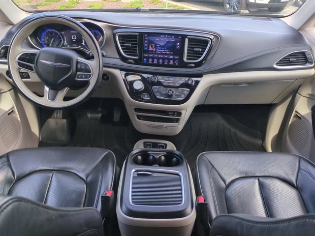 Used 2018 Chrysler Pacifica Limited w/ Advanced Safetytec Group FWD image 15