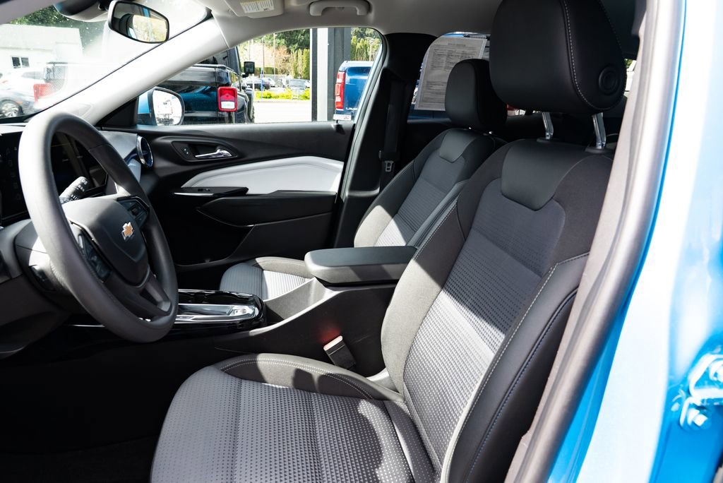 Used 2025 Chevrolet Trax LT image 18