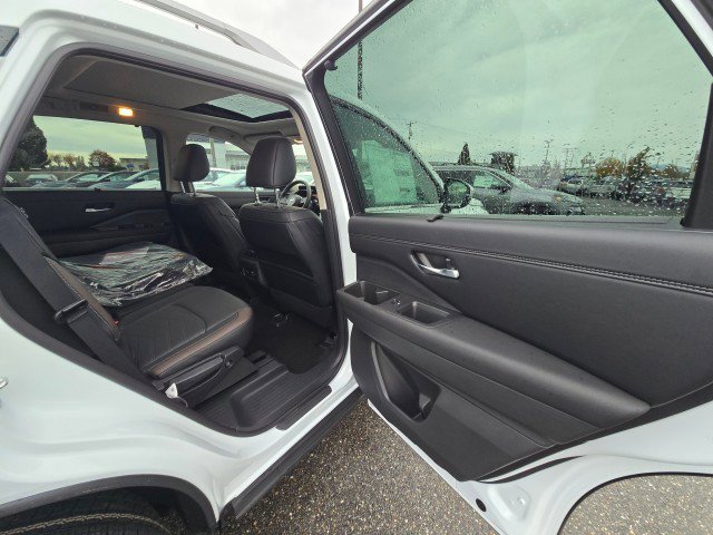 New 2025 Nissan Pathfinder Platinum w/ Cargo Package image 13
