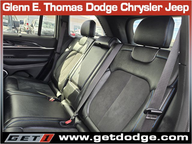 Used 2022 Jeep Grand Cherokee Trailhawk w/ Luxury Tech Group III image 24