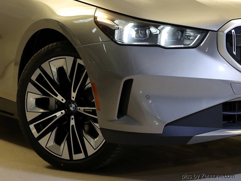 New 2026 BMW 530i xDrive w/ Premium Package image 3