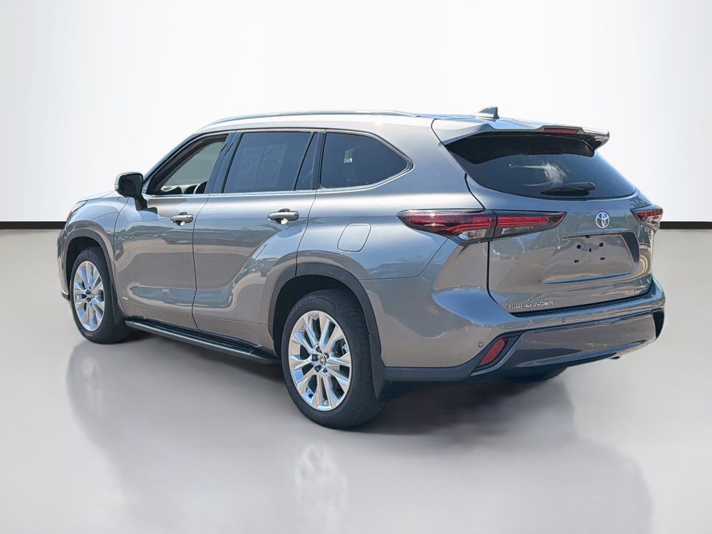 Used 2026 Toyota Highlander Limited AWD/4WD image 8