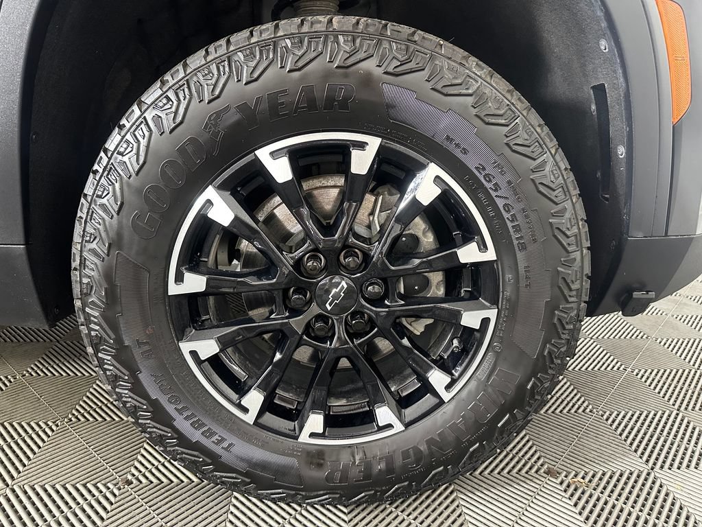 Used 2025 Chevrolet Traverse Z71 w/ LPO, Floor Liner Package AWD/4WD image 34