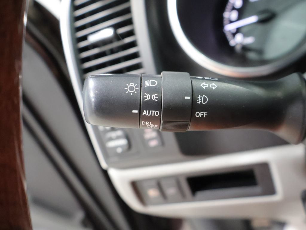 Used 2019 Toyota Sequoia Platinum AWD/4WD image 38