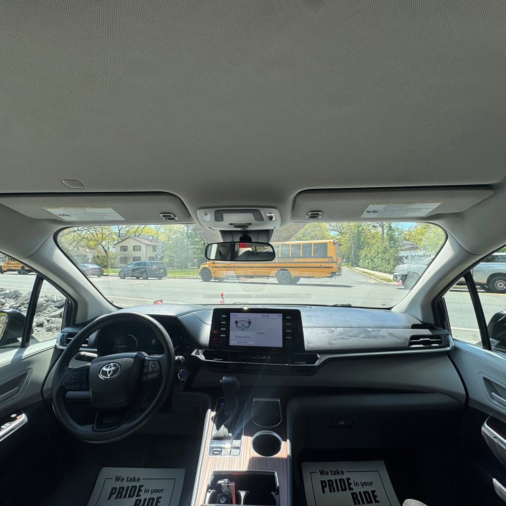 Used 2022 Toyota Sienna LE AWD/4WD image 17