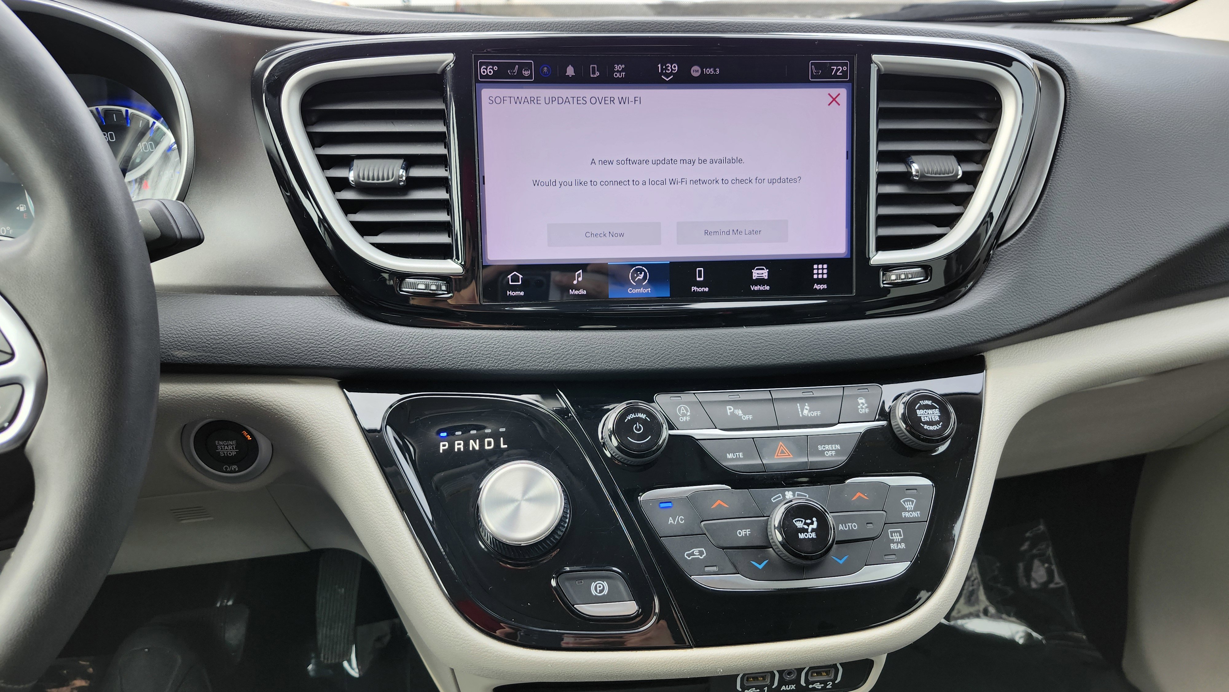 Used 2023 Chrysler Pacifica Touring-L image 28