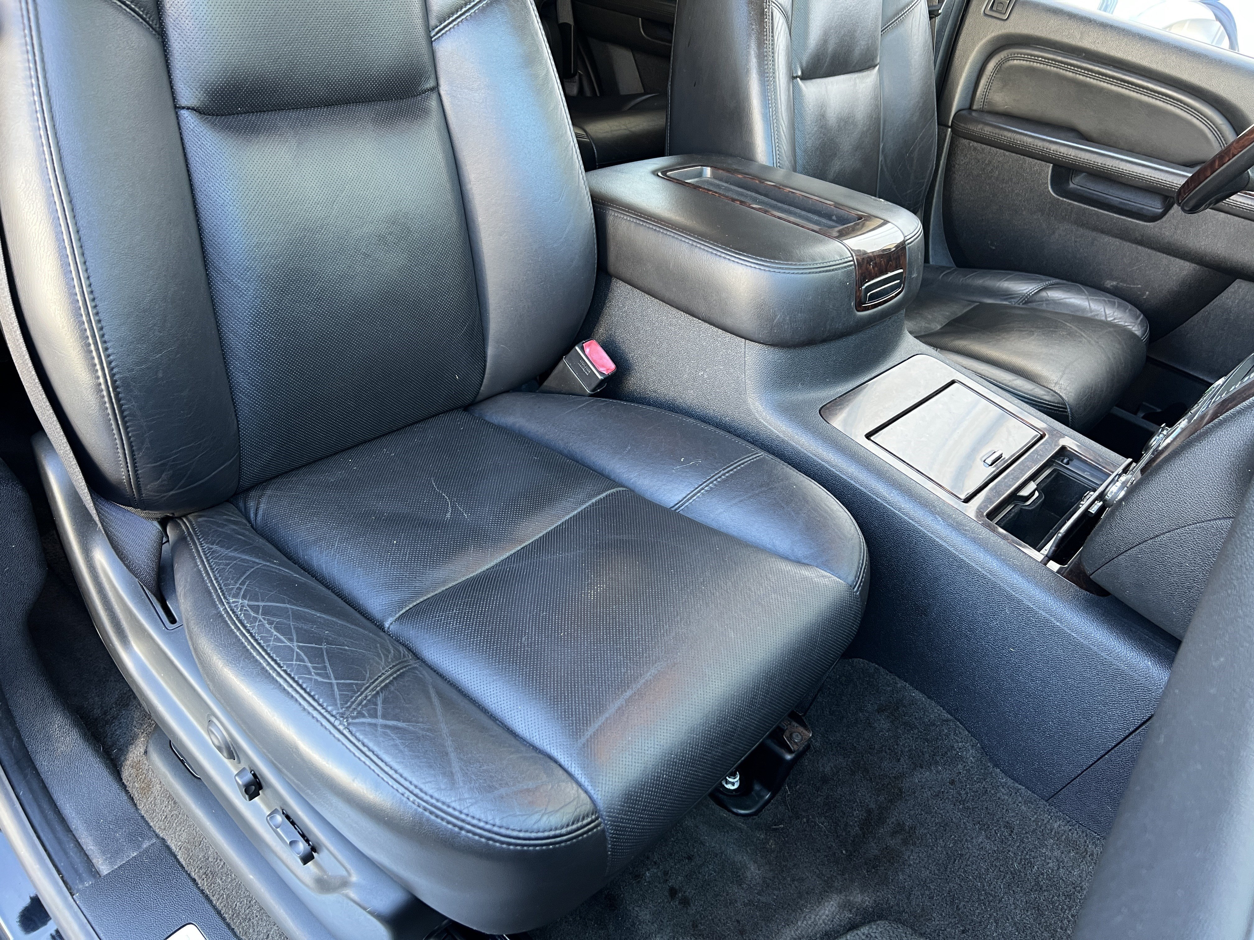Used 2010 GMC Yukon Denali AWD/4WD image 25