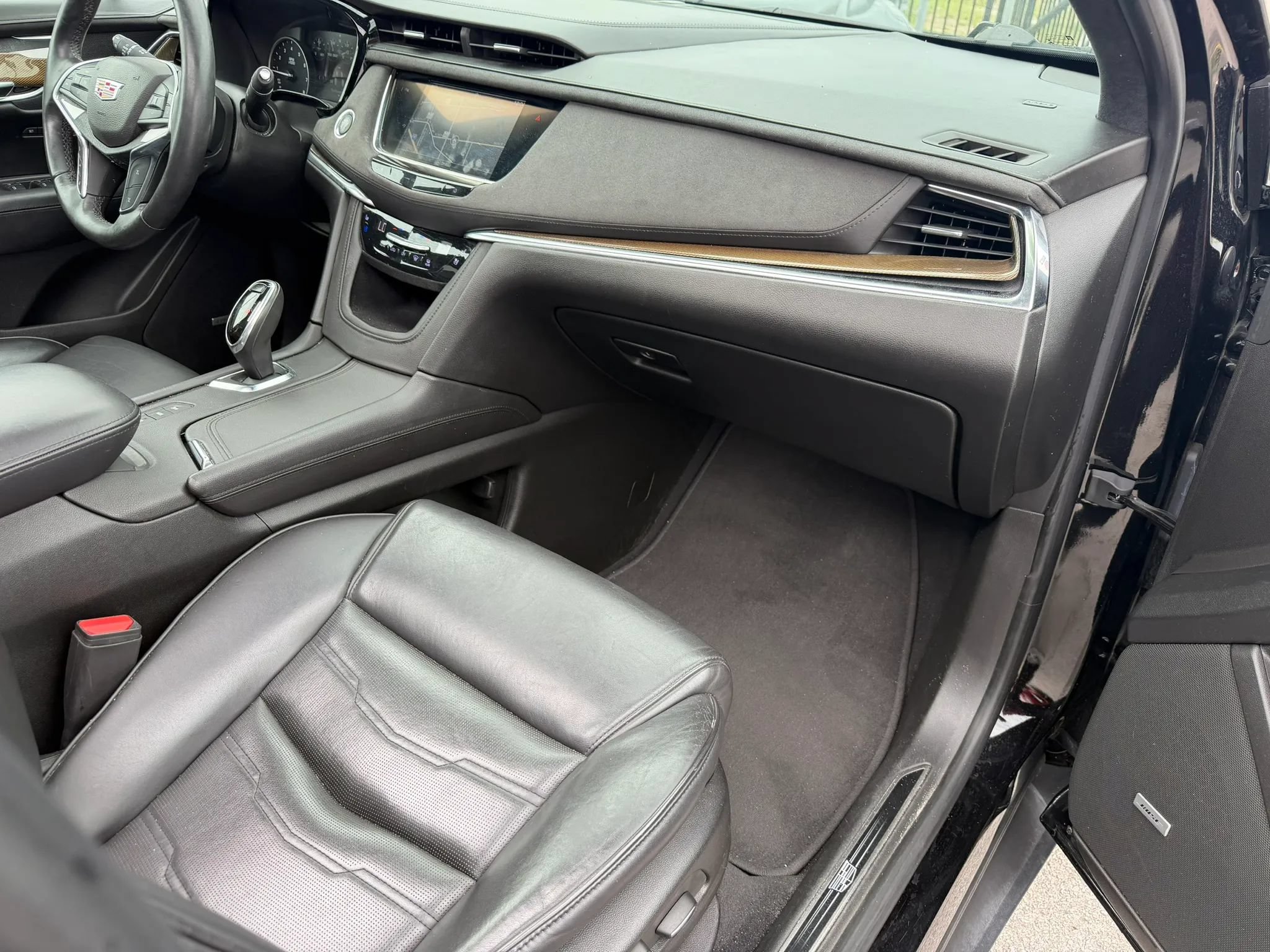 Used 2017 Cadillac XT5 Platinum AWD/4WD image 10
