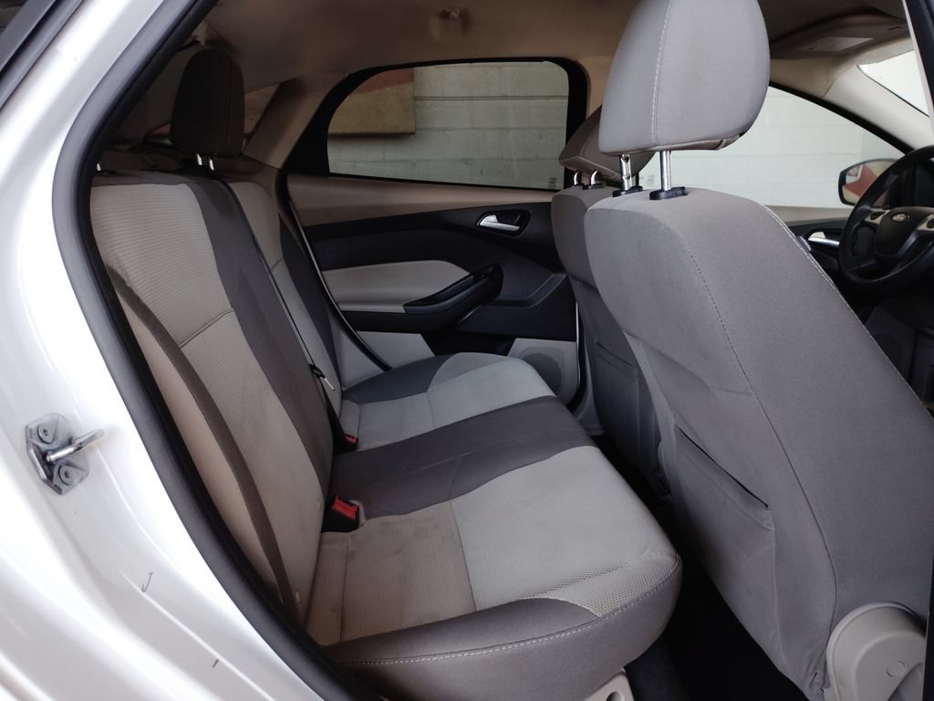Used 2013 Ford Focus SE FWD image 16