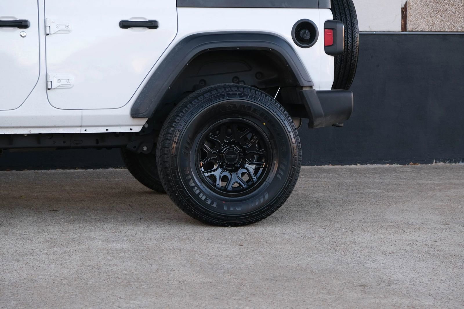 Used 2023 Jeep Wrangler Unlimited Sport image 13