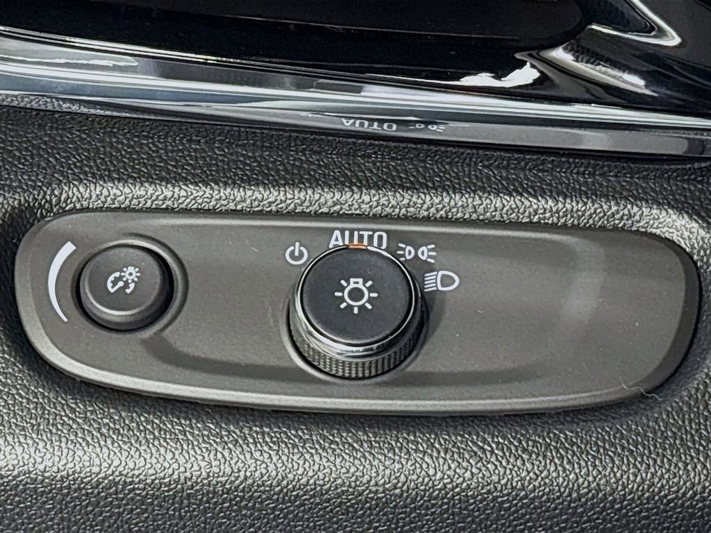 Used 2026 Buick Envista Sport Touring w/ Convenience I Package FWD image 11