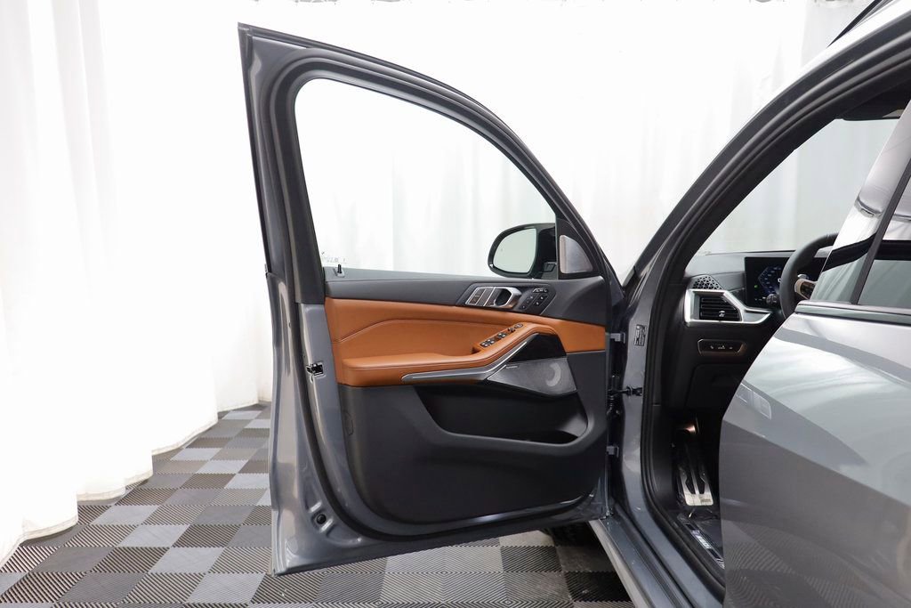 New 2026 BMW X7 M60i image 4