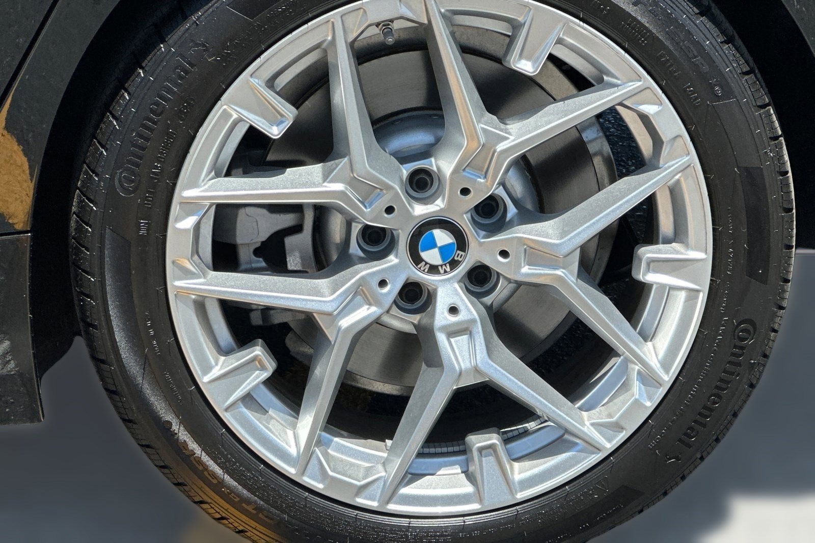 Used 2025 BMW 330i Sedan w/ Premium Package RWD image 11