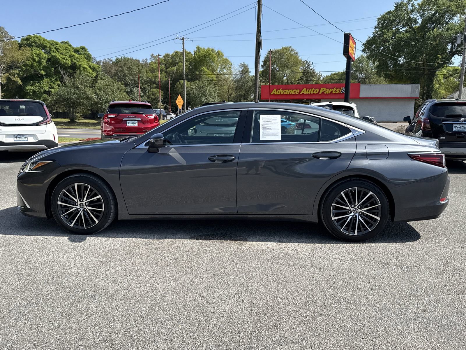 Used 2022 Lexus ES 350 w/ Premium Package image 2