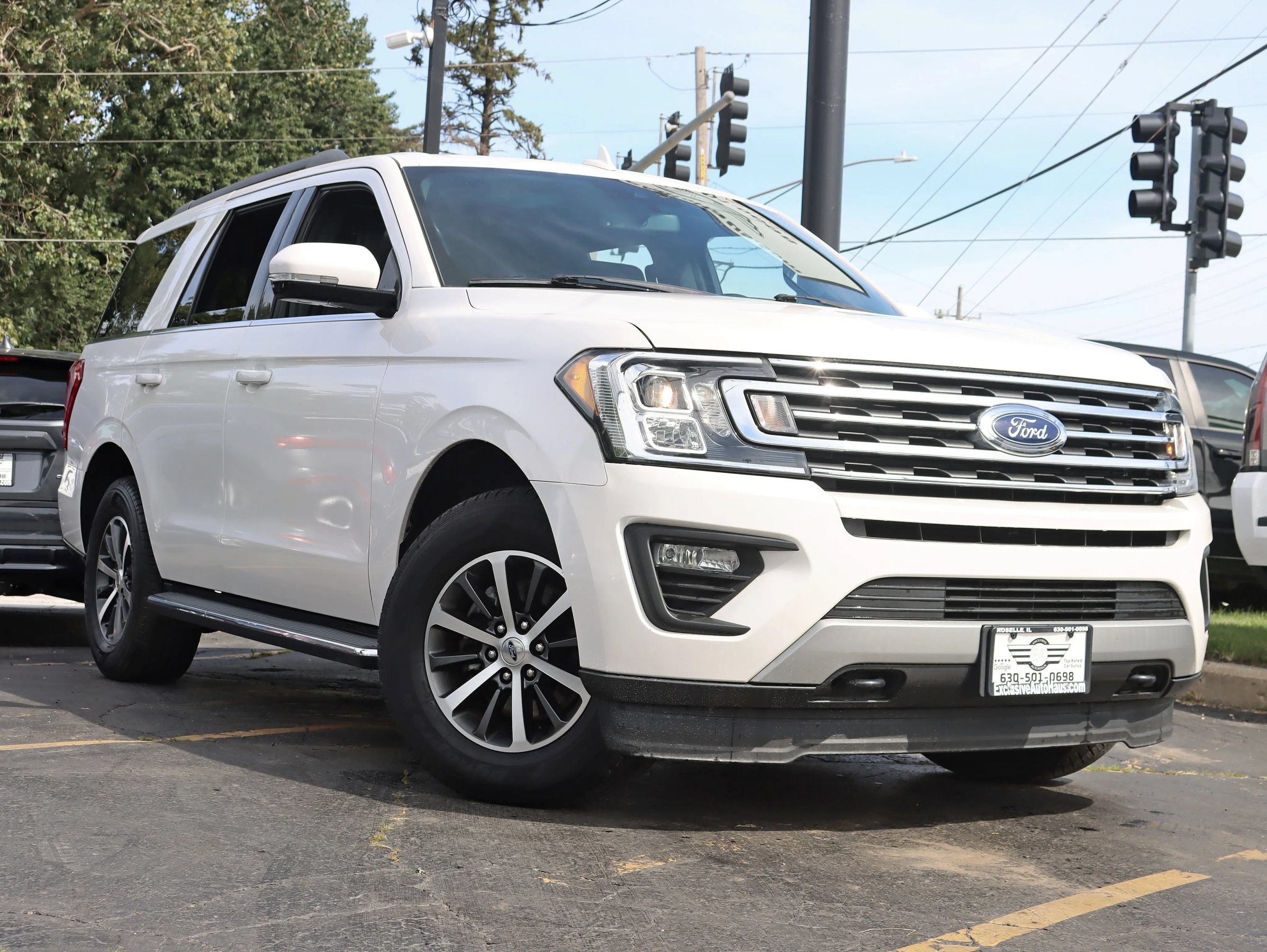 Used 2019 Ford Expedition XLT w/ Equipment Group 202A AWD/4WD image 8