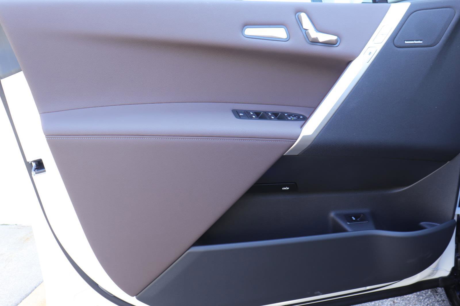 New 2026 BMW iX xDrive60 image 12